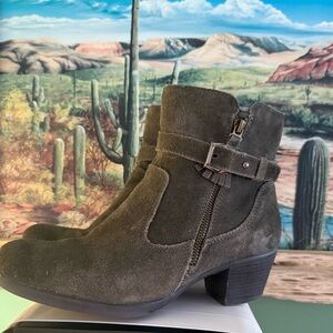 Earth Origins Dark Green Suede Ankle Boots | Size 11 | Comfort Heel & Side Zip